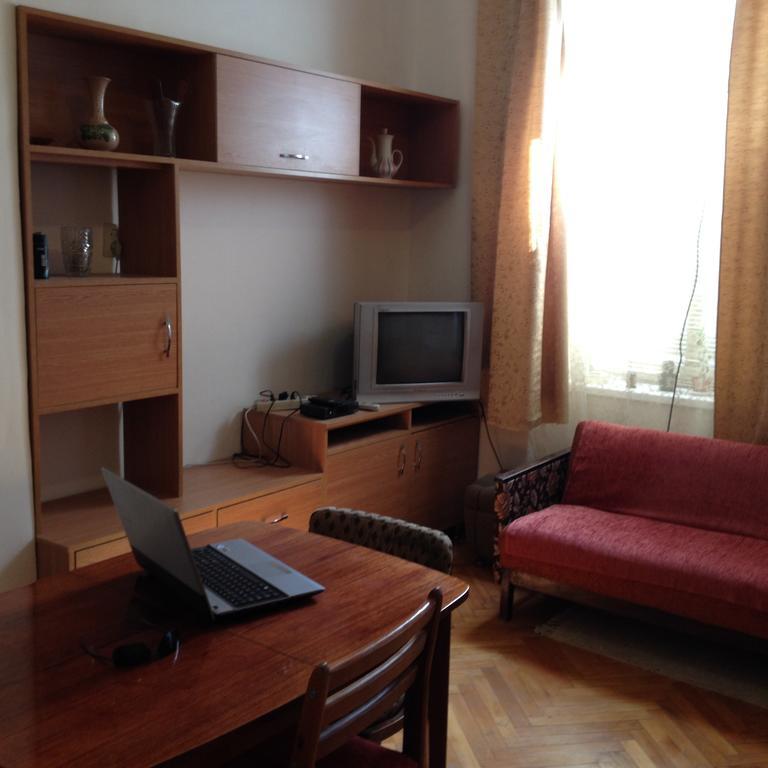 Apartment Downtown Mukacheve Ngoại thất bức ảnh