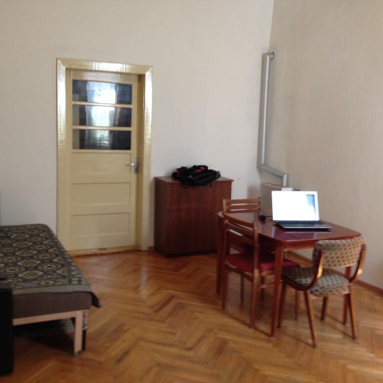 Apartment Downtown Mukacheve Ngoại thất bức ảnh